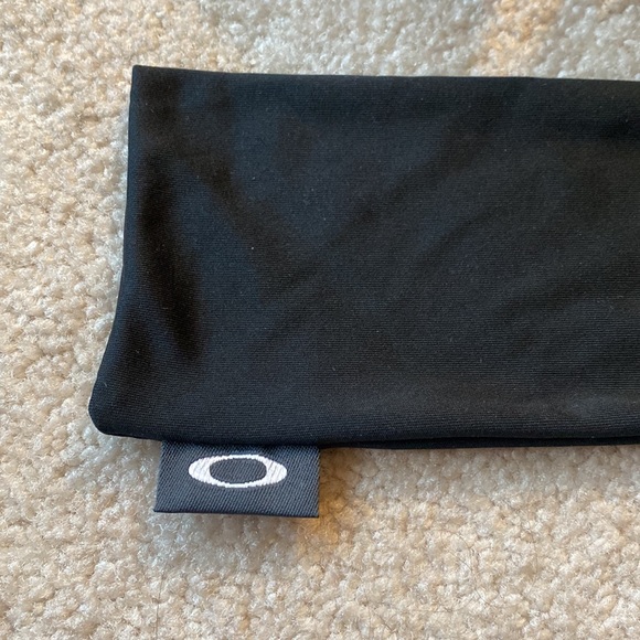 NWOT Oakley Sunglasses with Case - Picture 2 of 11